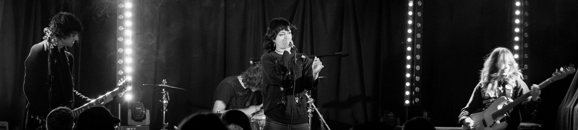 Live music photograph — full stage