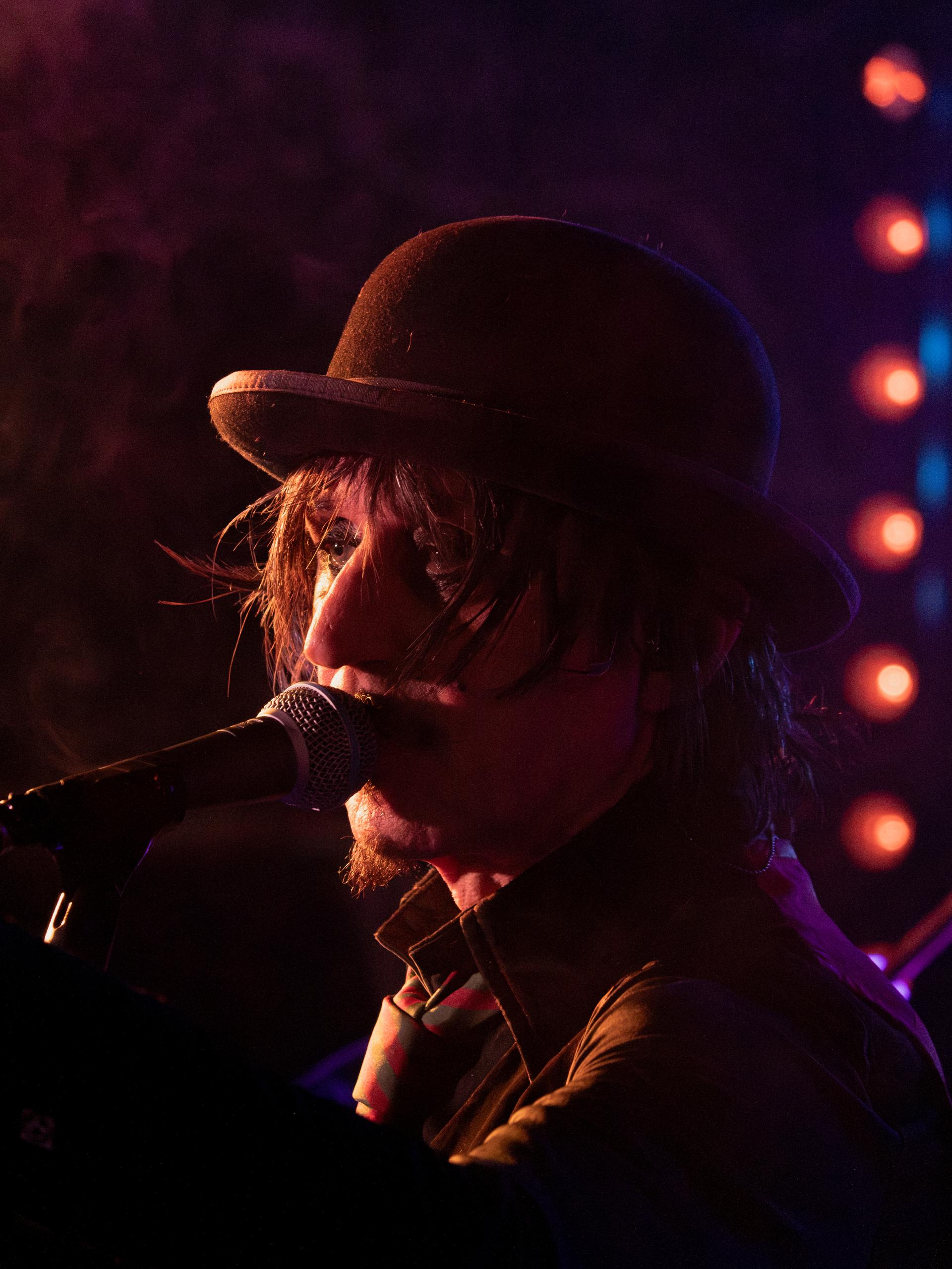 Live music photograph — Mi Sex