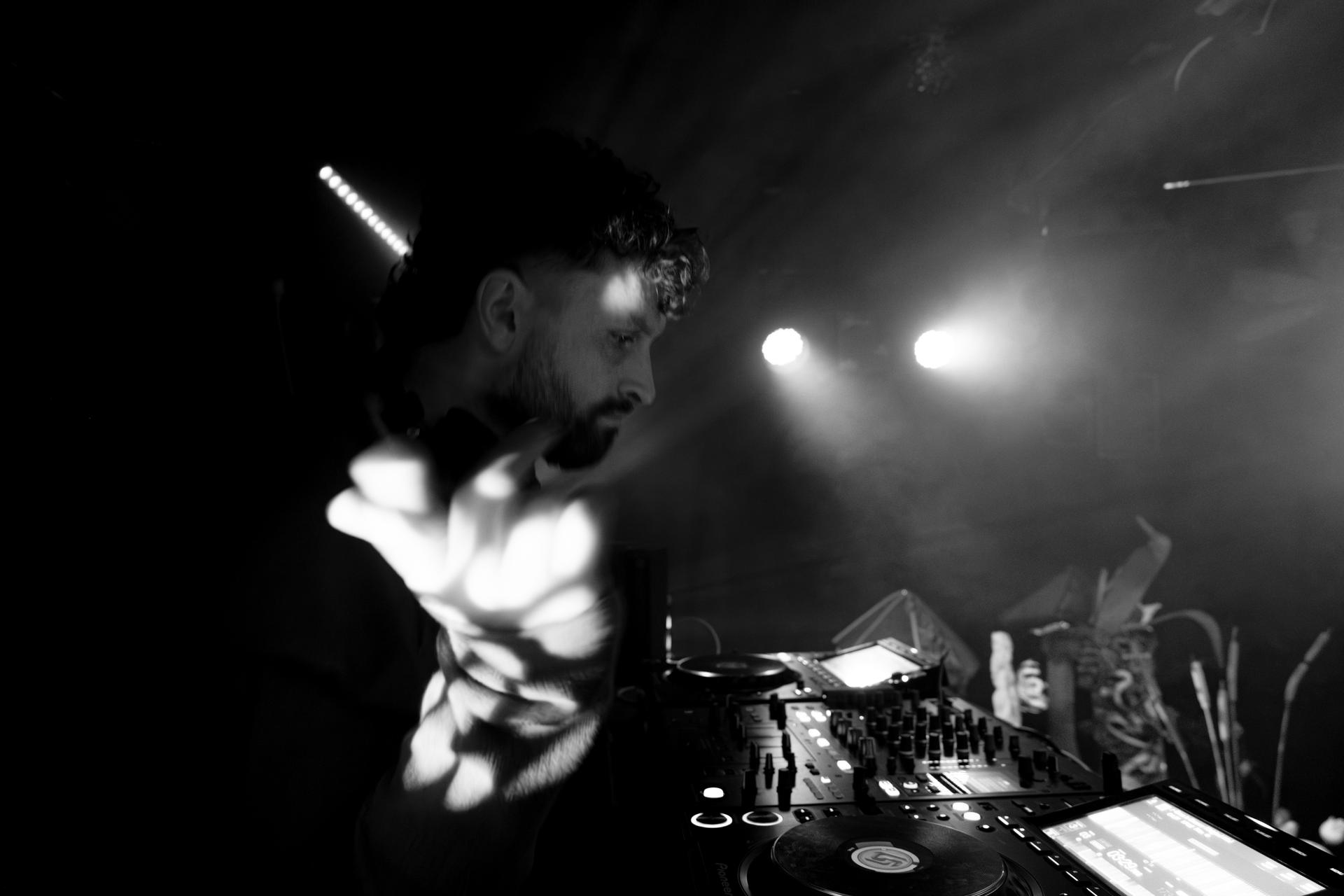 Live music photograph — SC36